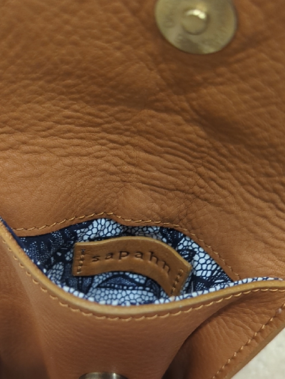 Sapahn Grace Crossbody Leather Bag - Picture 5 of 6